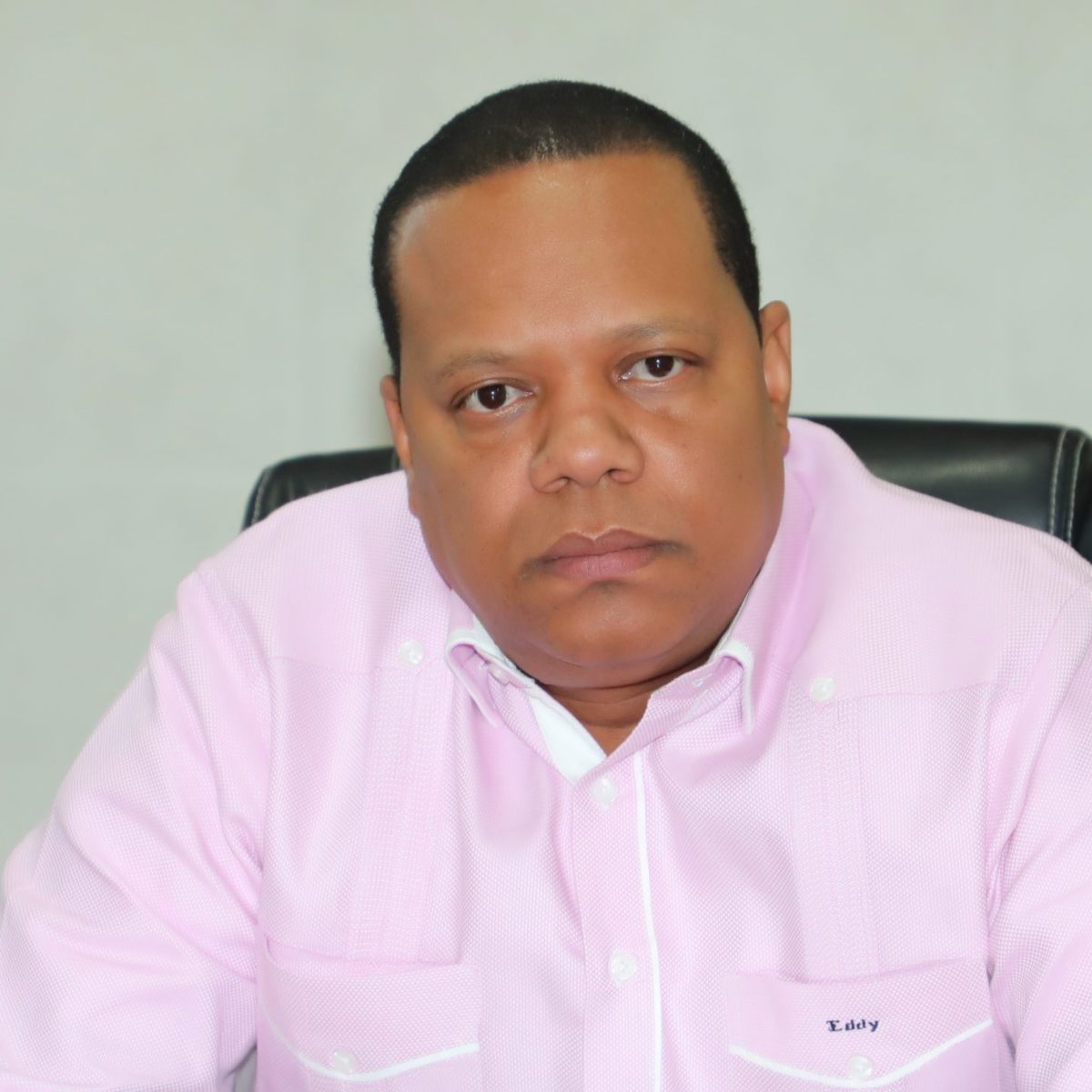 Eddy Alcántara estalla contra la oposición por criticar alto costo de la canasta básica