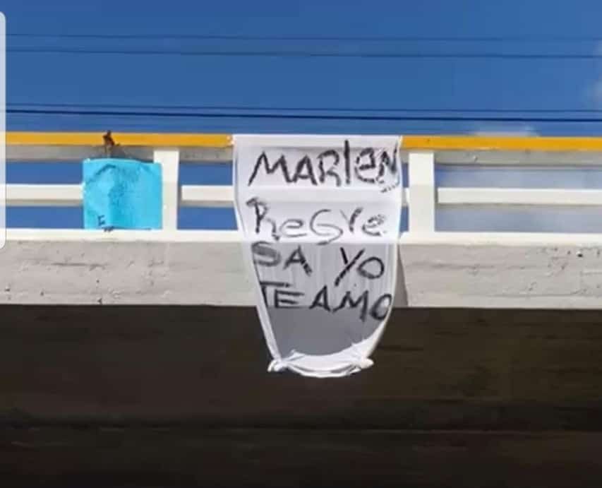 Hombre cuelga letrero en puente de Puerto Plata implorando regreso de su  mujer