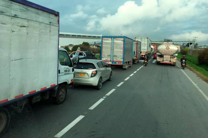 Bloqueos en varias carreteras afectan el abastecimiento en Colombia