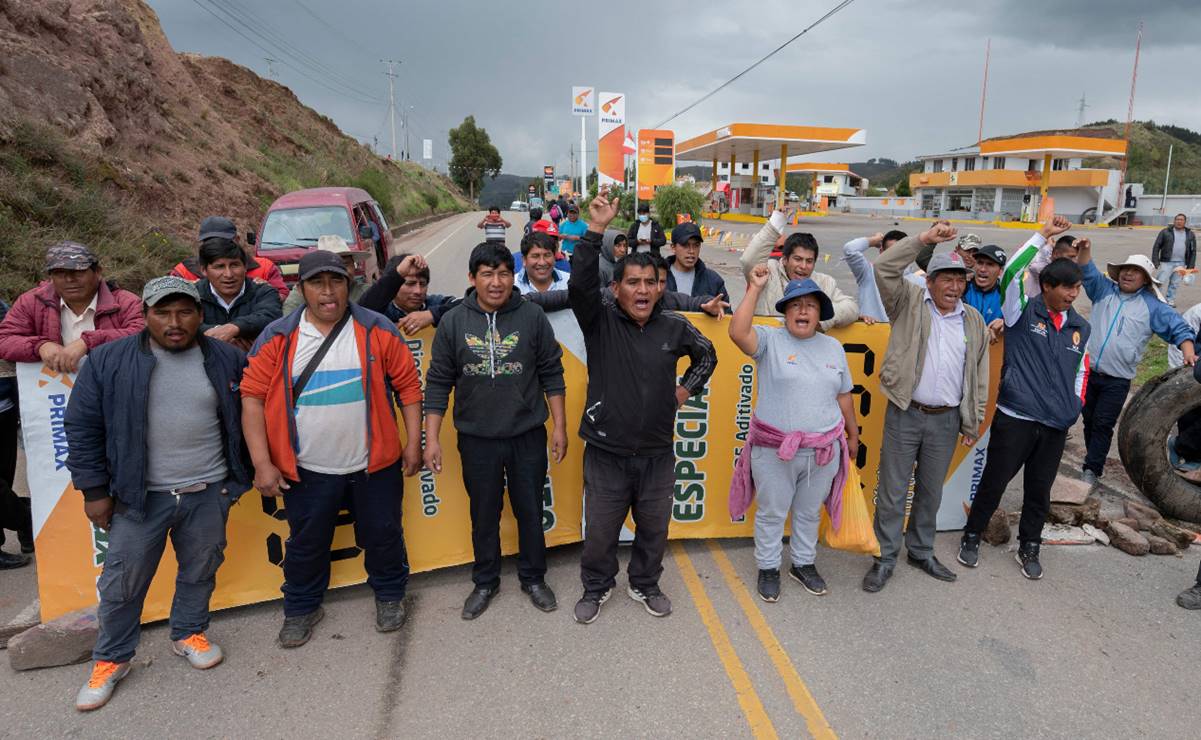 Gobierno de Perú advierte que la Policía y las FF.AA. desbloquearán las vías