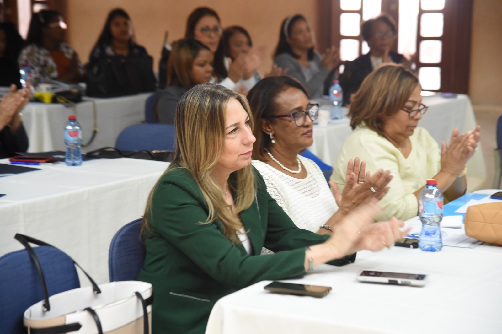 SNS entrega a 13 hospitales enfermeras especializadas en atención materno-neonatal 9 processed 400384b7 23e2 4805 9d06