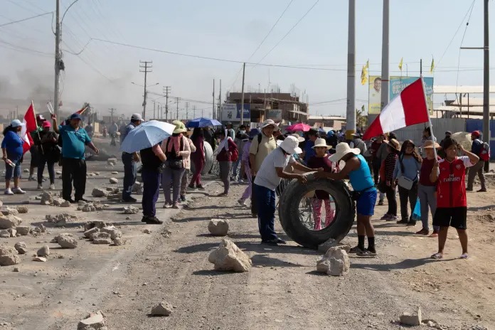 Protestas se mantienen en el 14 % del territorio peruano, sin enfrentamientos