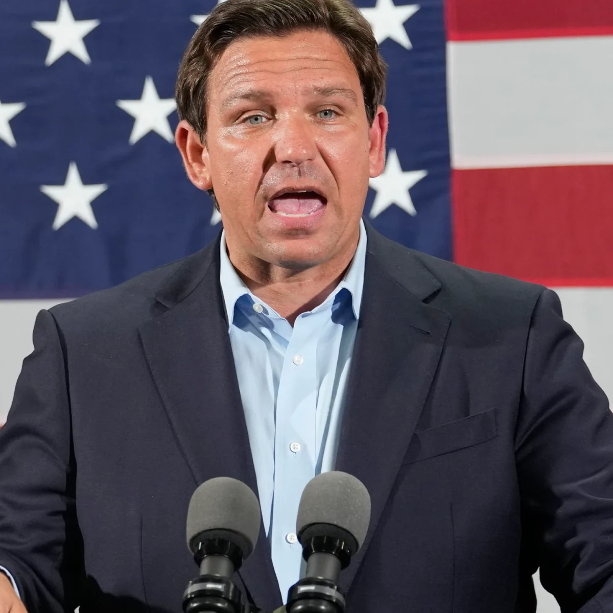 Florida busca vetar bebidas alcohólicas a teatro que tuvo show de drag ...