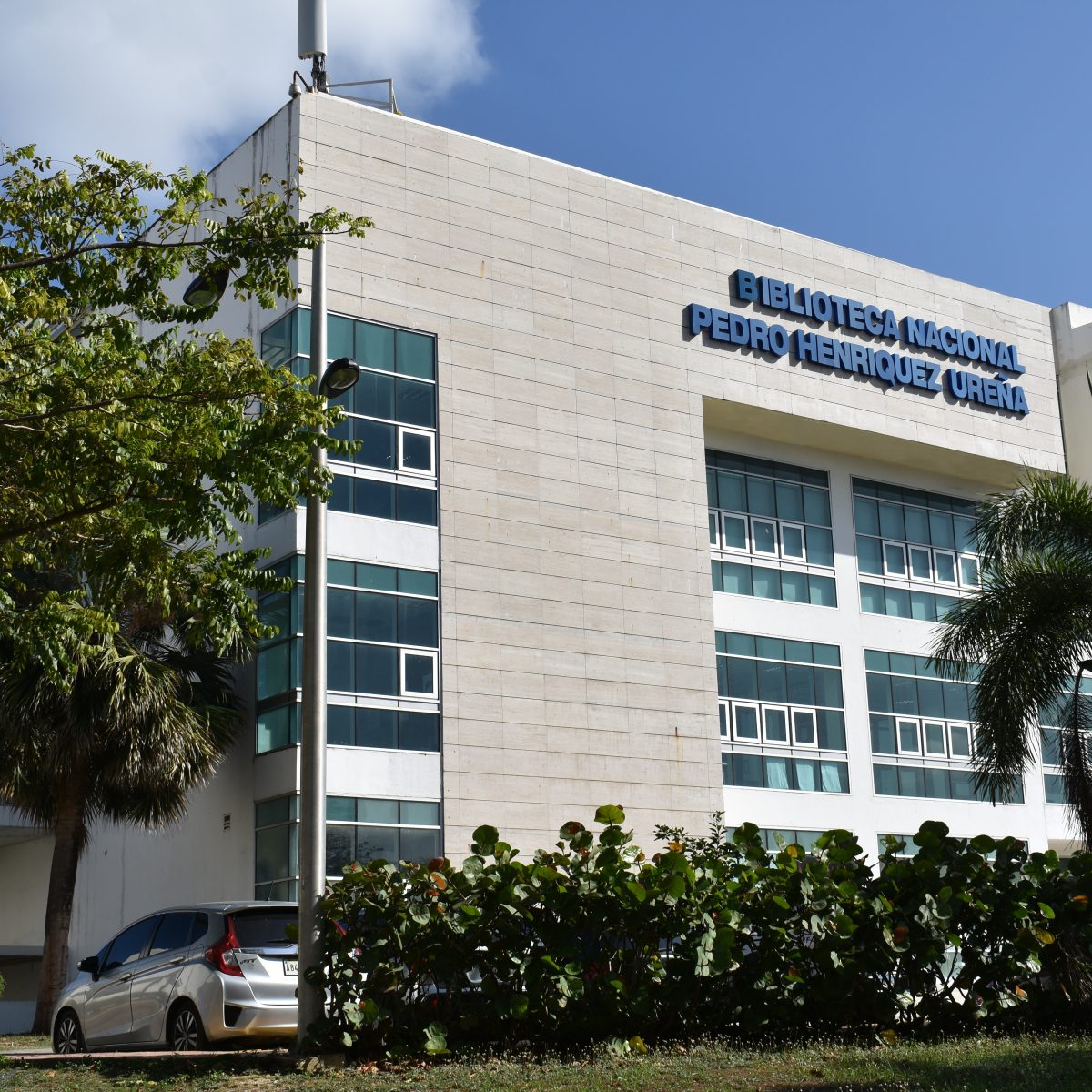 Biblioteca Nacional cuenta con libro de científico dominicano