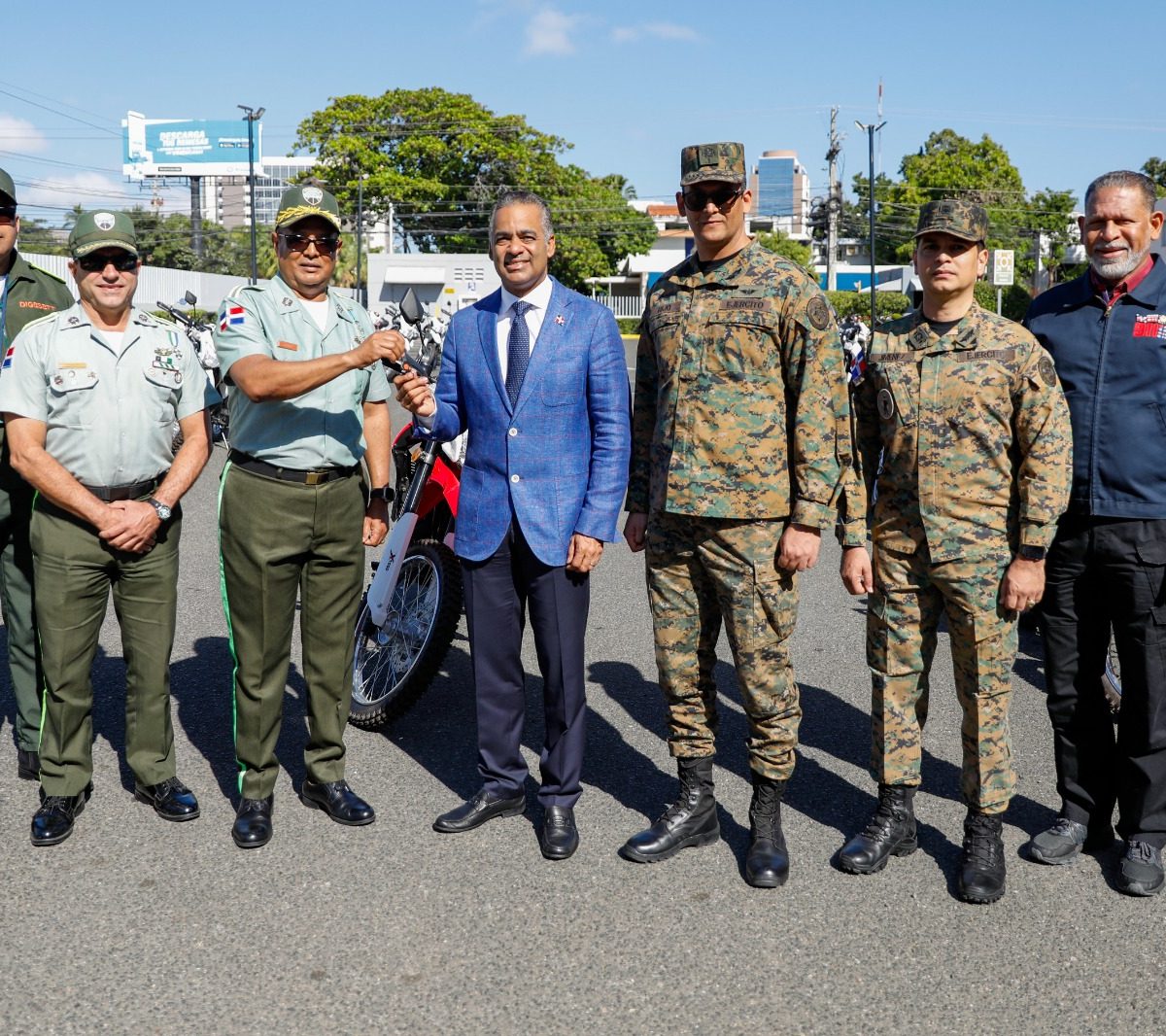 Sistema 9-1-1 hace entrega de 50 nuevas motocicletas a la Digesett