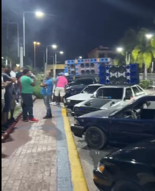(VIDEO) Musicólogos y comunitarios de SDN realizan manifestación por muerte de niño en Santiago
