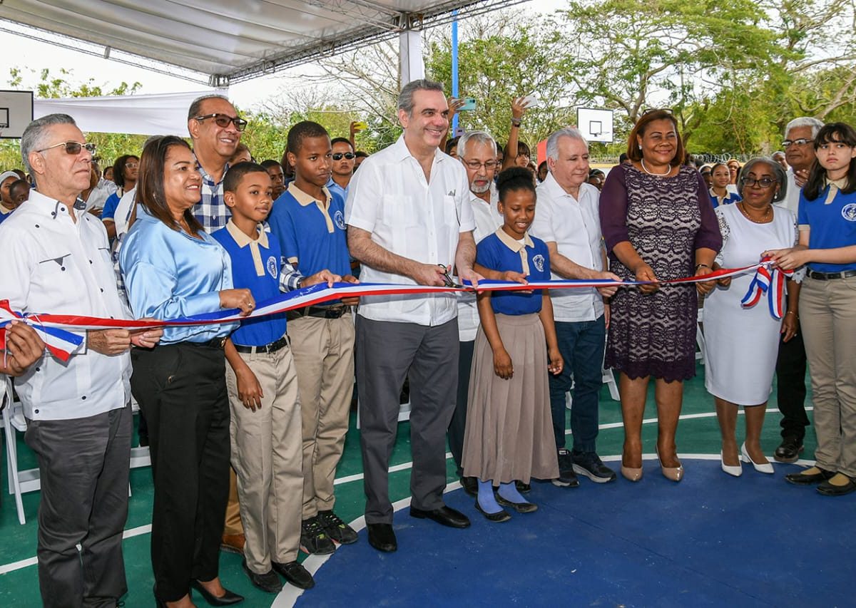 Abinader y ministros inauguran liceo de 23 aulas con inversión de 79 millones en Los Frailes