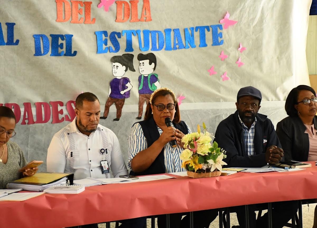 Regional 10 establece mesa de diálogo con seccional ADP en Boca Chica para buscar soluciones 