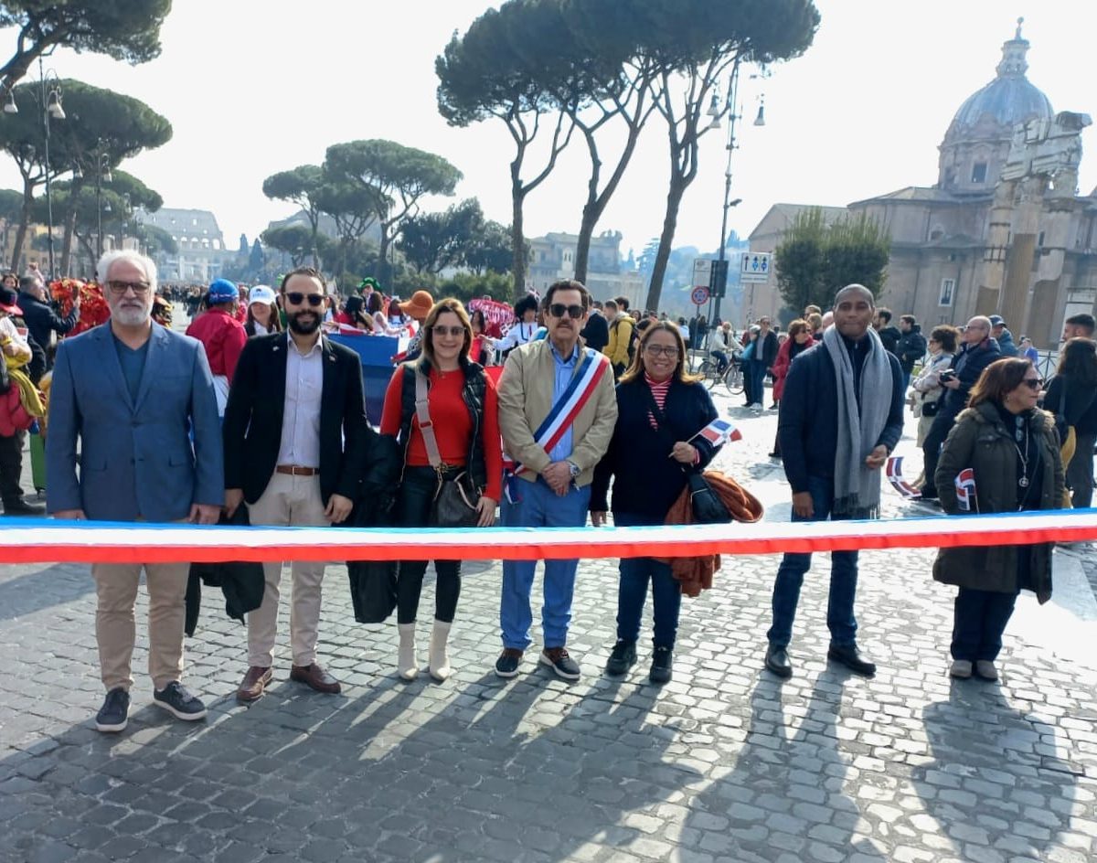 Celebran con gran éxito el primer desfile de la Independencia dominicana en Italia