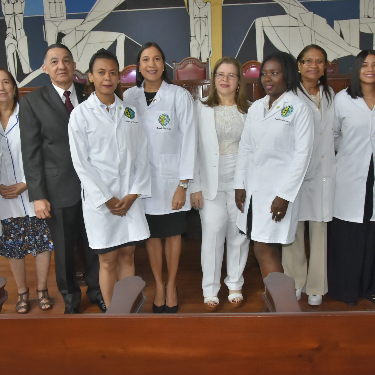 Escuela de Farmacia UASD realiza ceremonia de imposición de batas blancas a estudiantes