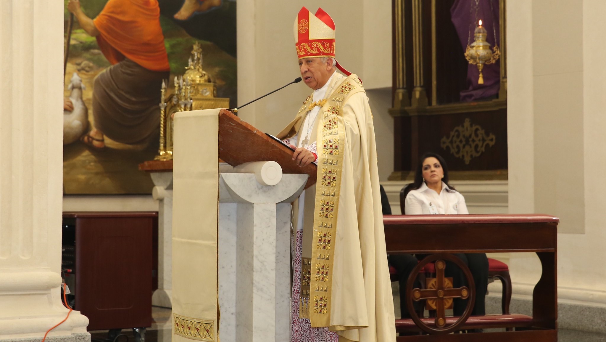 Mons. Ramón Benito de La Rosa está ingresado tras sufrir un ACV, informa Castro Marte