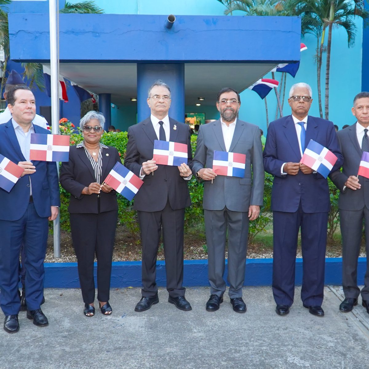 Tribunal Superior Electoral y el Indrhi realizan acto de izamiento en honor a la bandera