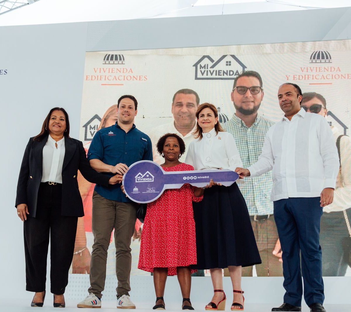 Raquel Peña y ministro Bonilla entregan 260 nuevos apartamentos en “Mi Vivienda Ciudad Modelo”
