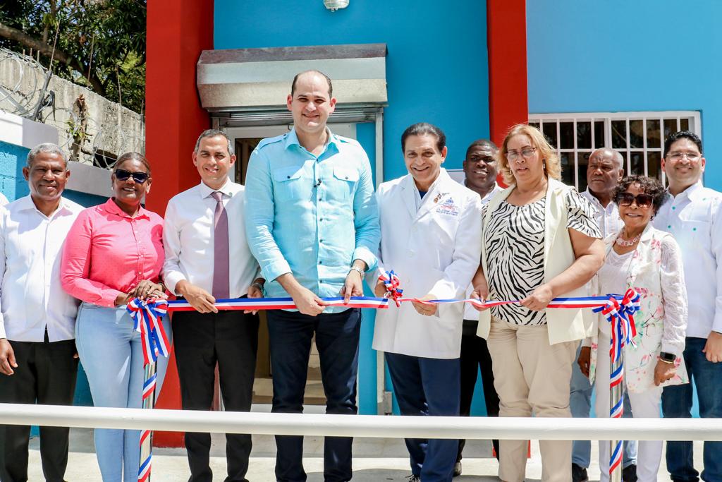 Promese/Cal inaugura 2 Farmacias del Pueblo en Haina e Higüey 