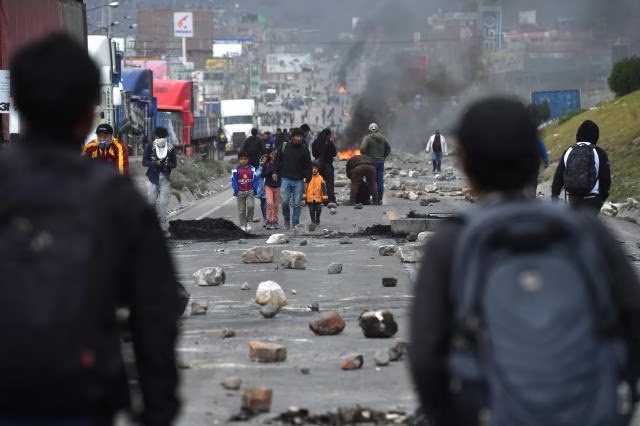 Cortes de carreteras por protestas en Perú se reducen a seis, todos en el sur