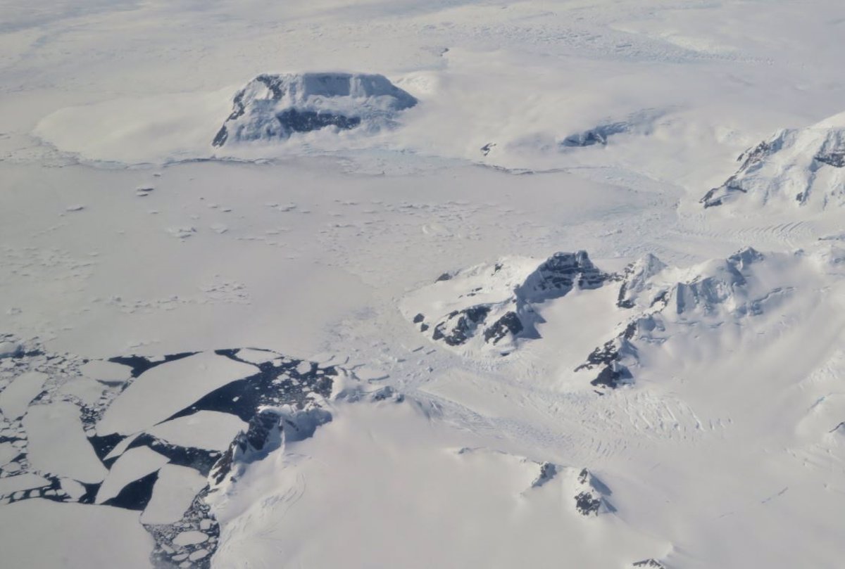 Los glaciares de la península Antártica aceleran su movimiento en verano