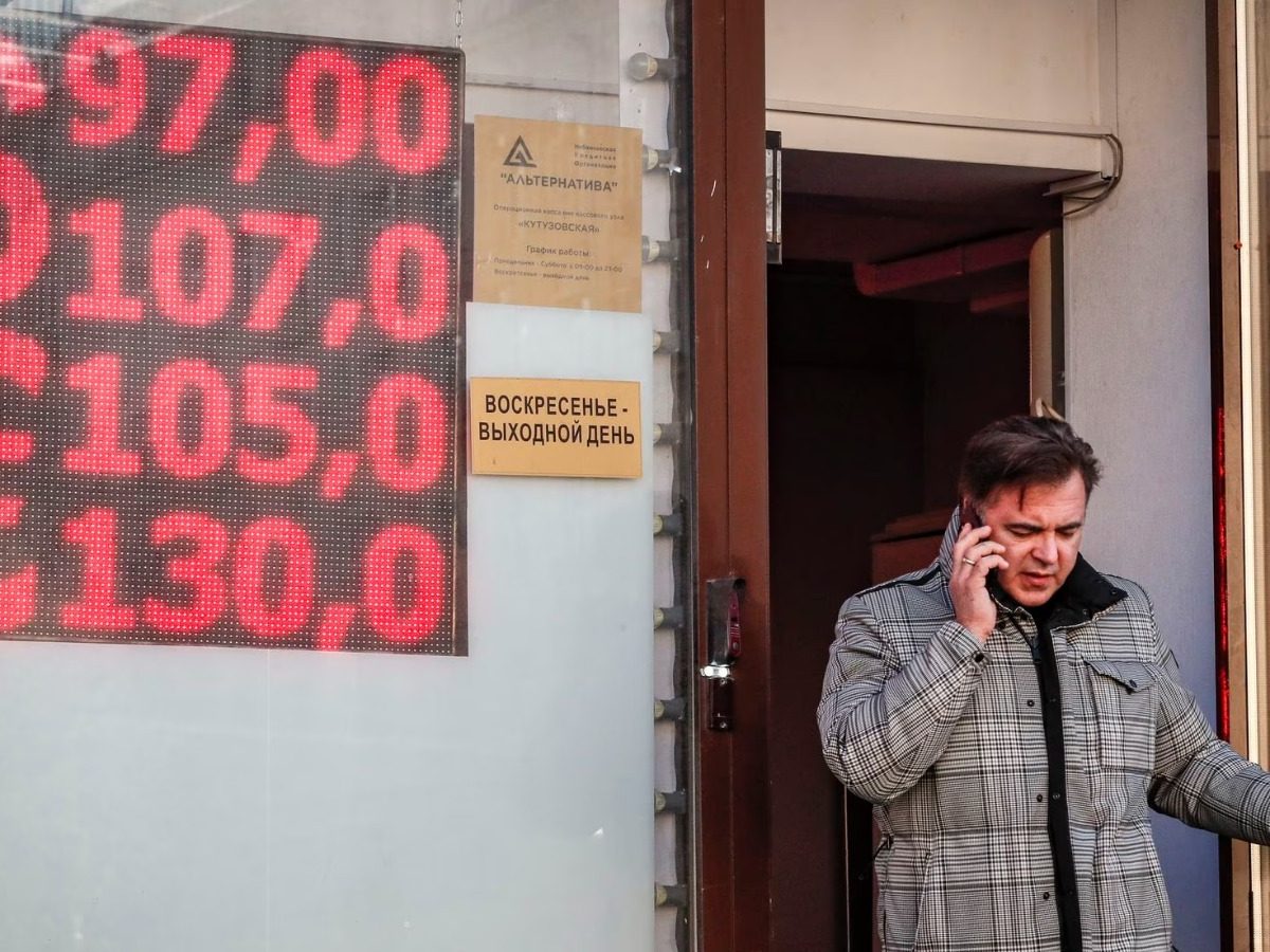 Rusia mantiene restricciones para el retiro y transferencia de divisas