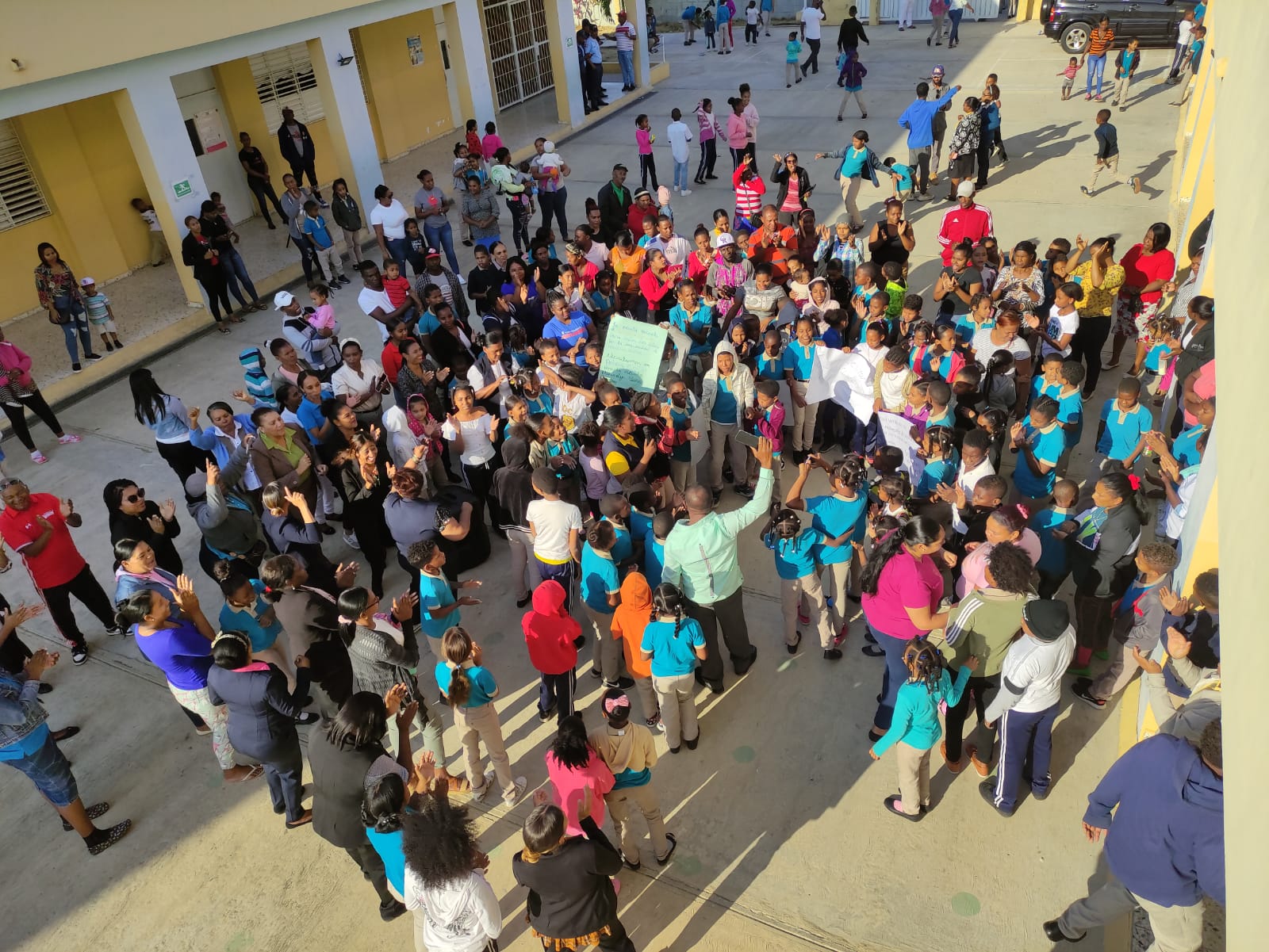 Suspenden docencia en escuela de SJM por falta de maestros y otras ...