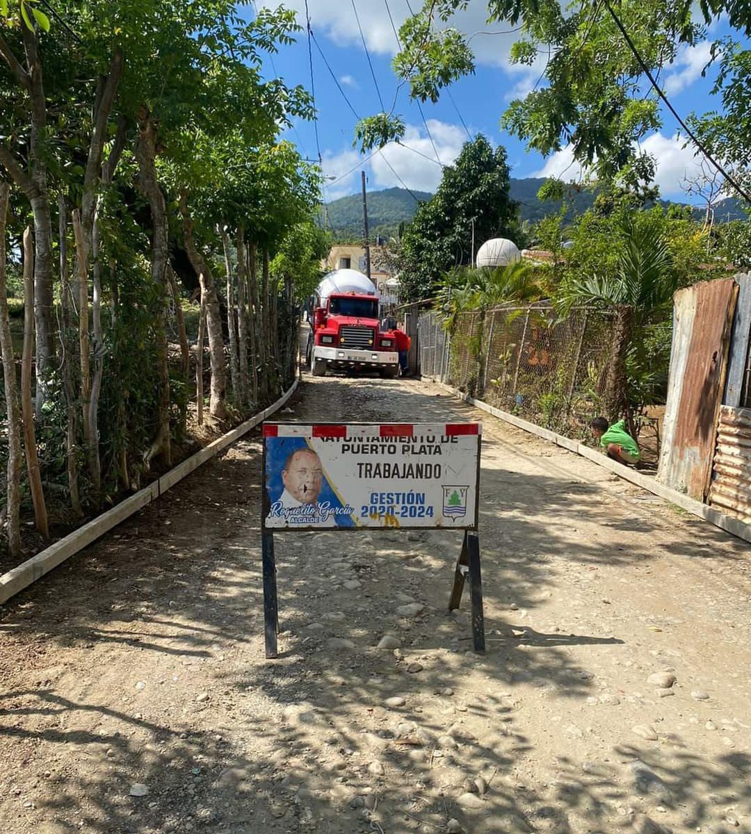 El cabildo de Puerto Plata emprende trabajos acondicionamiento de calles y caminos vecinales