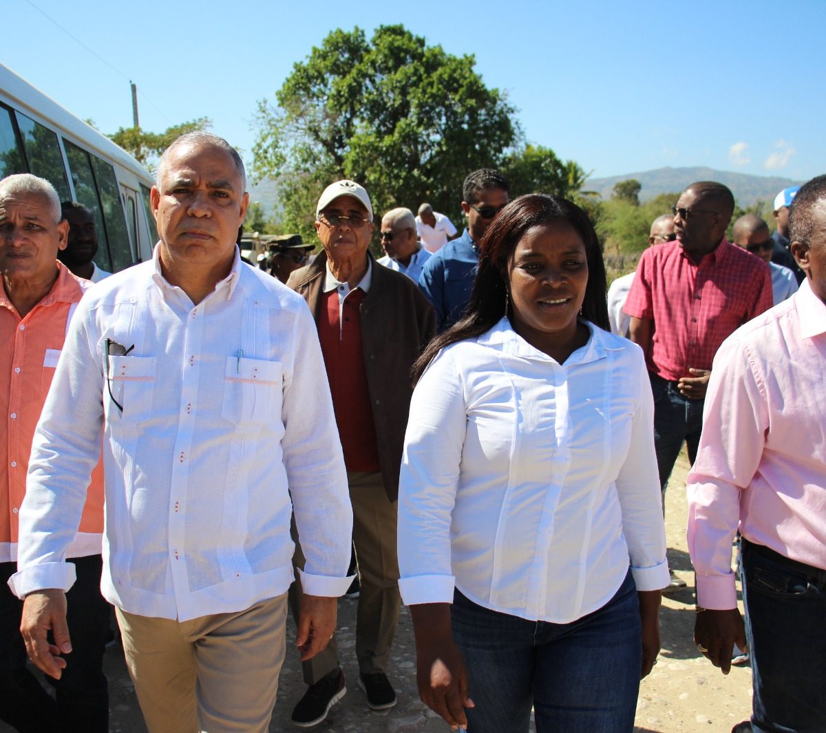 Desarrollo Fronterizo interviene para su adecuación tramo carretero Comendador-Sabana Larga