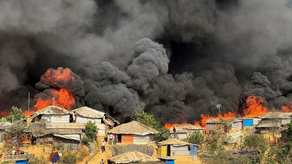 Incendio en el campamento de refugiados en Bangladesh deja a 12.000 personas sin hogar