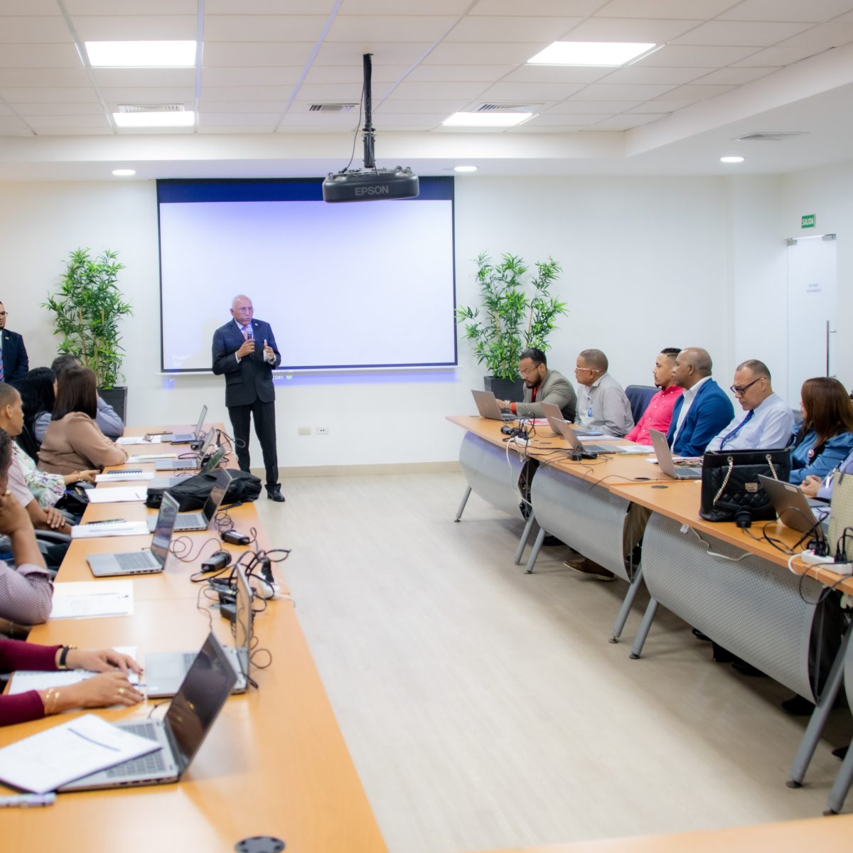 DIGECOG capacita a personal contable de 17 hospitales en materia de transparencia en el sector