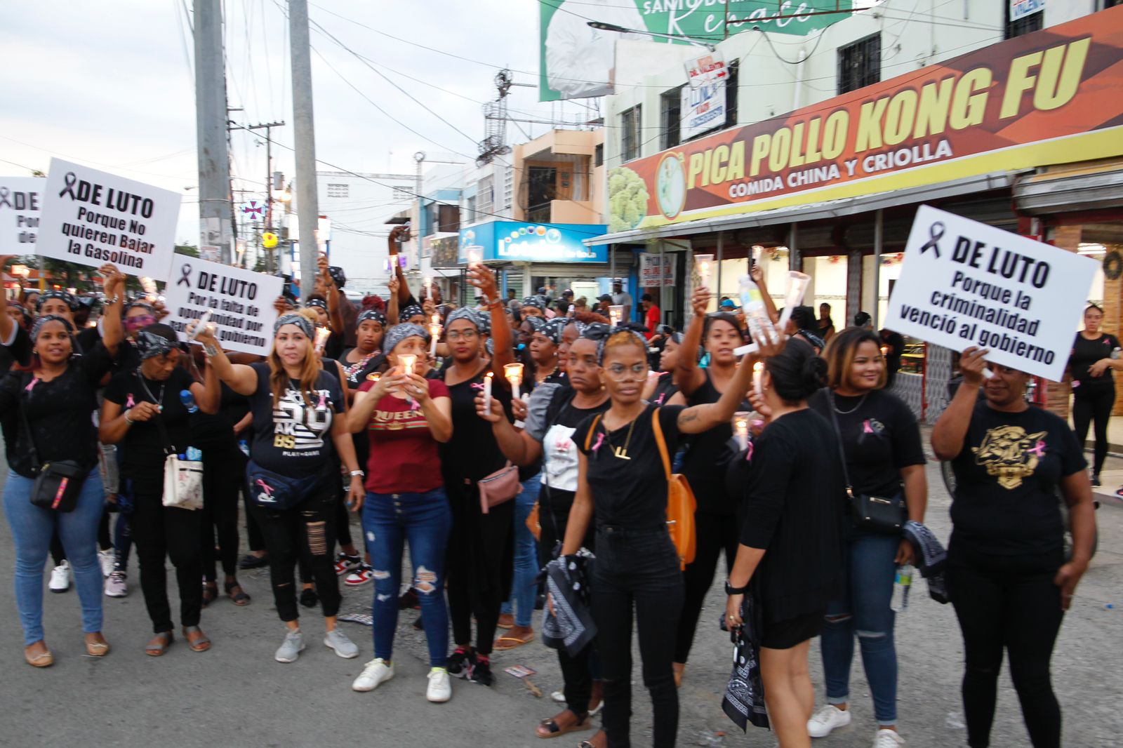 Decenas de mujeres protestan en SDE | Foto: Félix Lara 