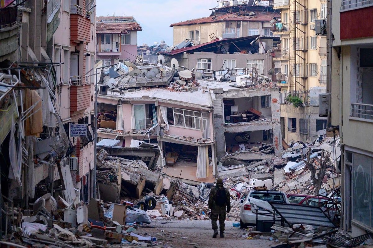 Turquía aumenta los impuestos a empresas para financiar costes por terremotos