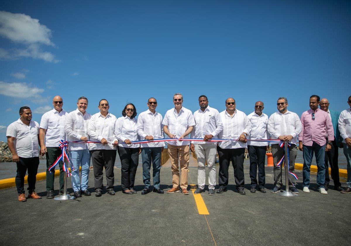 Abinader inaugura 4 obras en Hato Mayor y El Seibo; dispone de RD MM para reconstruir factoría de arroz