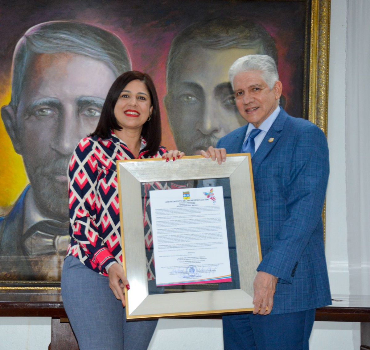 El senador Estrella declarado Visitante Distinguido de Salcedo por sus aportes al país