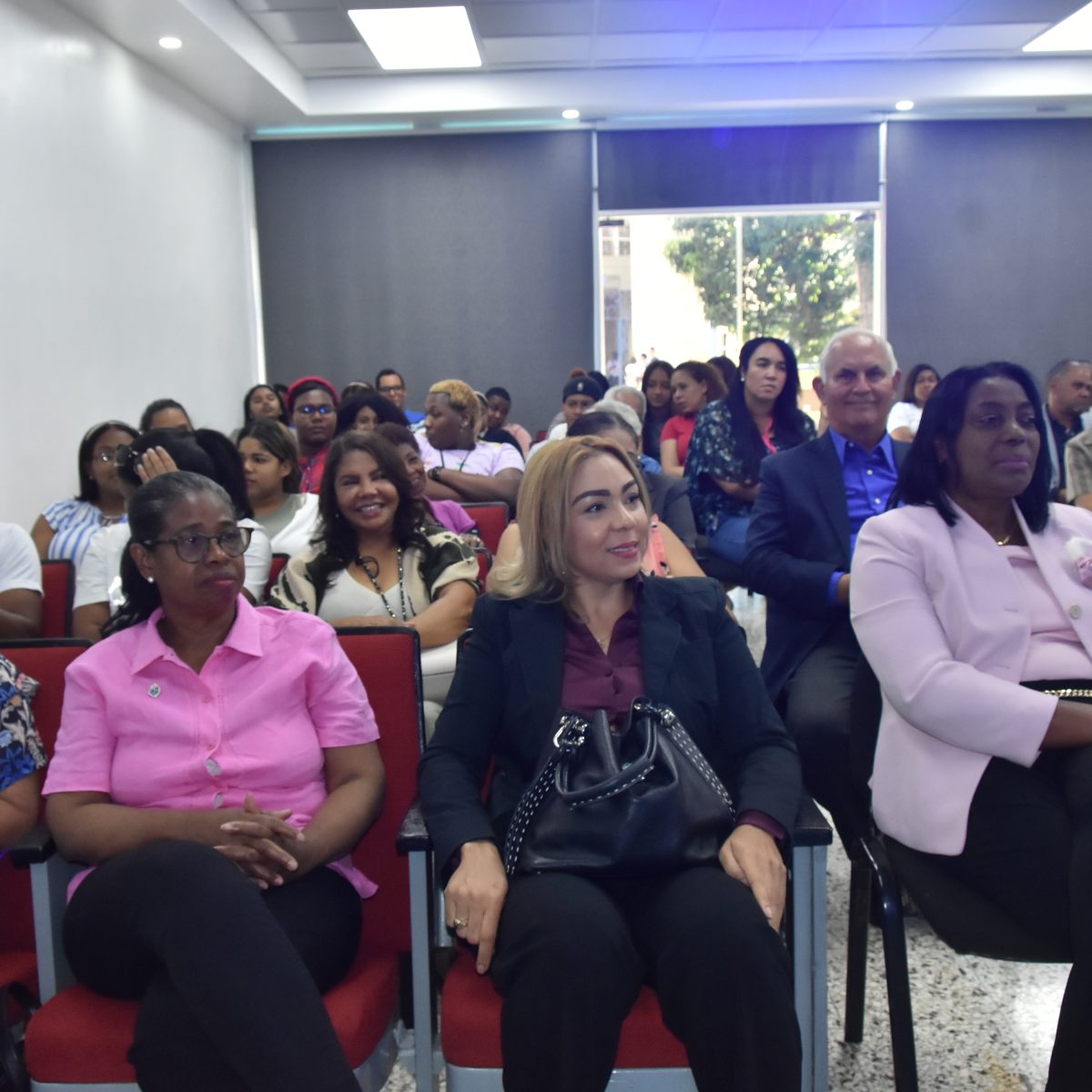 UASD realiza conferencia sobre la incidencia de la mujer en las ciencias