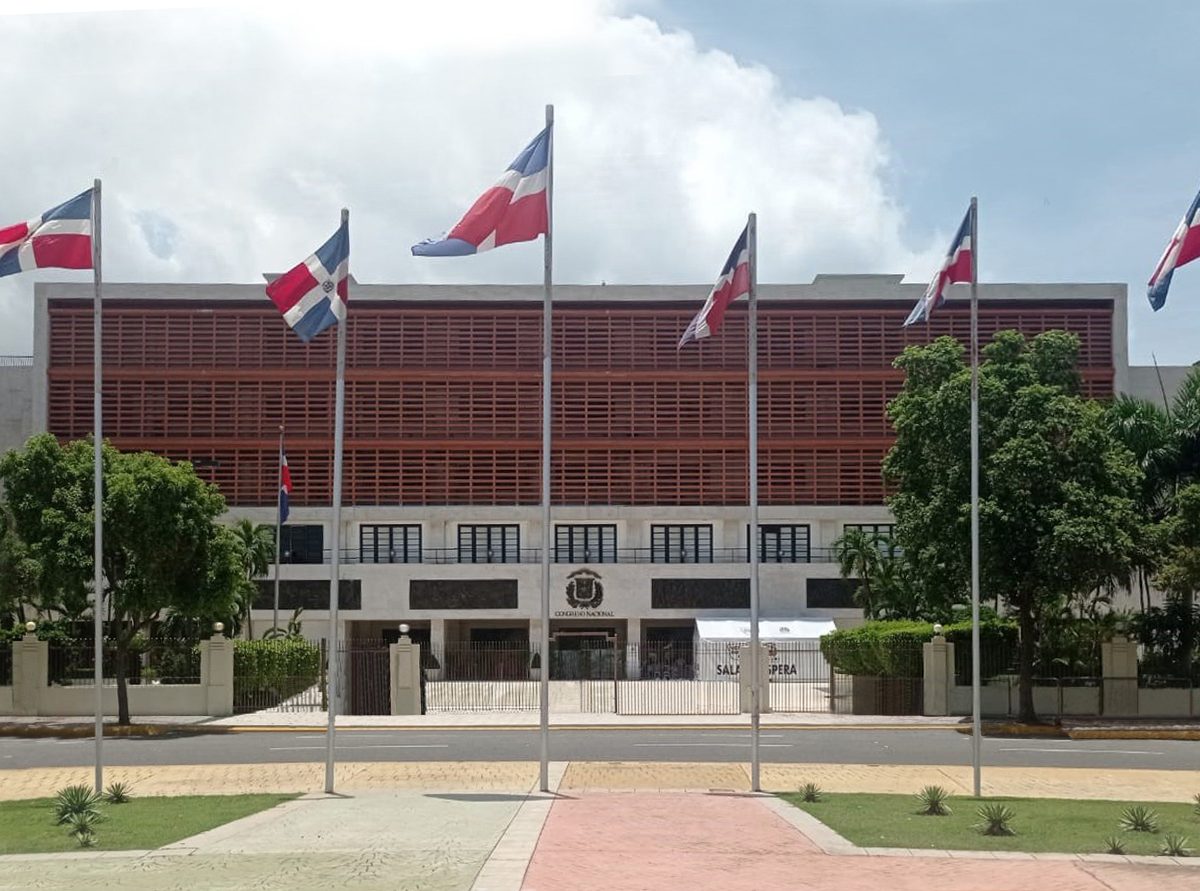 Diputados buscan establecer controles de calidad en cigarrillos electrónicos