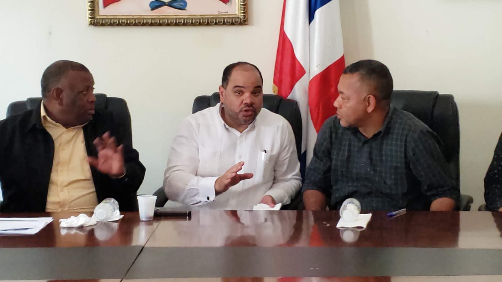 Regidor de Boca Chica denuncia policías tienen “montado un negocio con los de color negro”