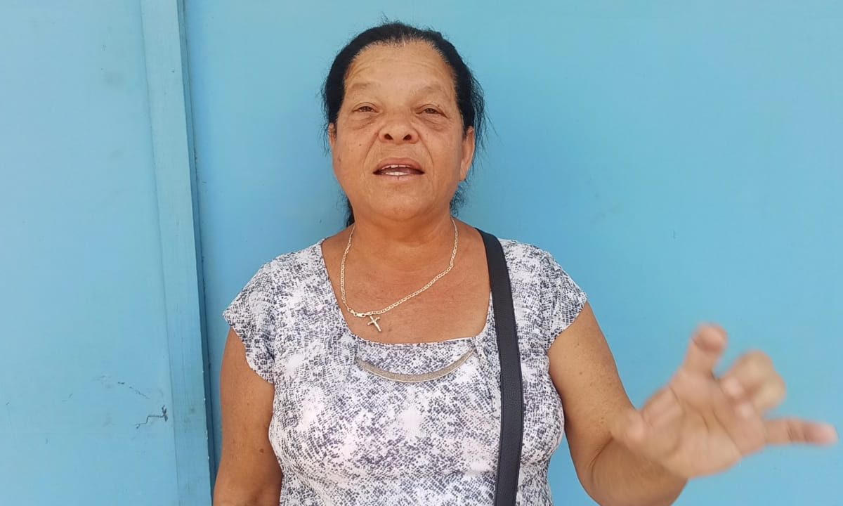 (VIDEO) Mujer denuncia mal servicio de camilleros en Hospital Cabral y Báez en Santiago