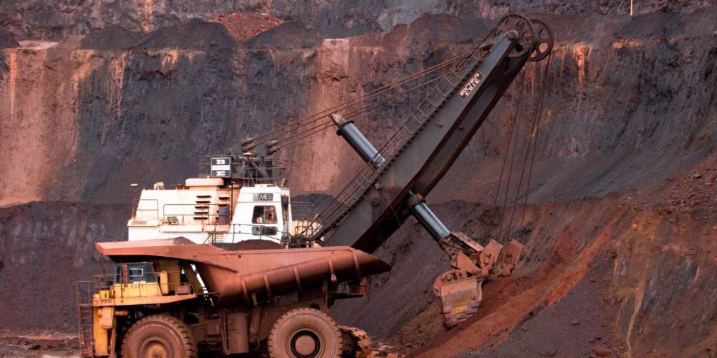 Cuatro mineros atrapados tras accidente en una mina de fluorita en China