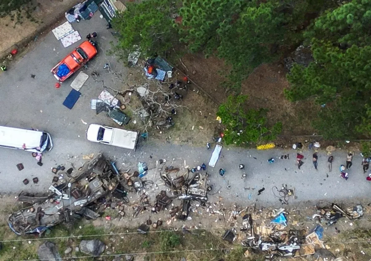 Panamá entierra a 13 migrantes no reclamados ni identificados tras accidente