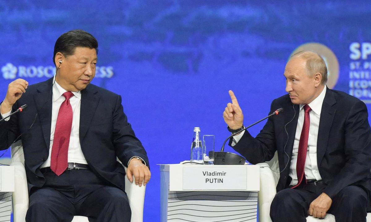 Xi y Putin empiezan su reunión informal con plan de paz chino en la mesa