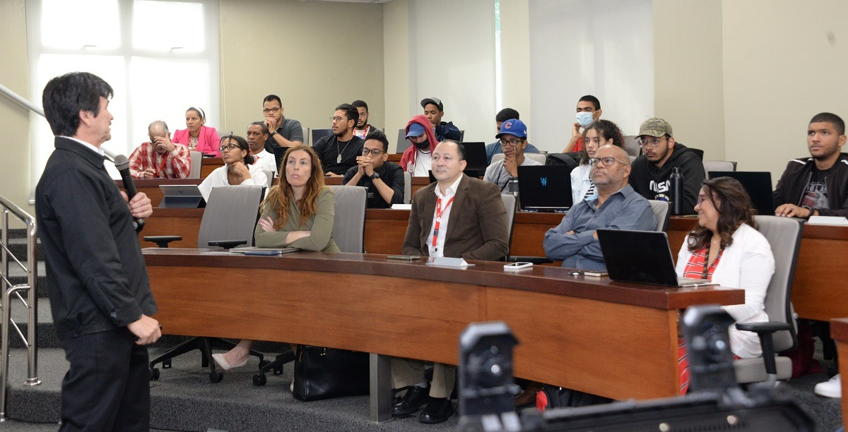 Universitarios recibieron taller de sensibilización sobre los riesgos del uso de tecnología