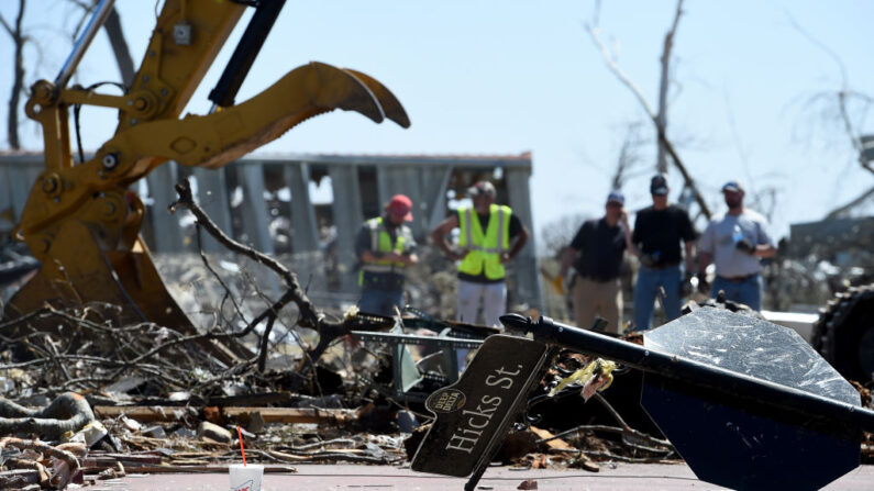 Aumentan a 26 los muertos por los tornados en Misisipi y Alabama en EE.UU.