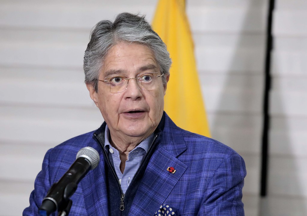 Presidente de Ecuador se defiende ante Corte que analiza juicio en su contra