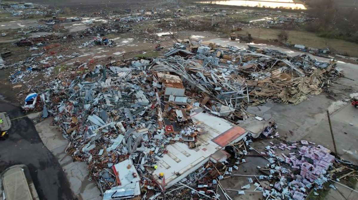 Biden declara como zona de gran desastre Misisipi, que espera más tornados