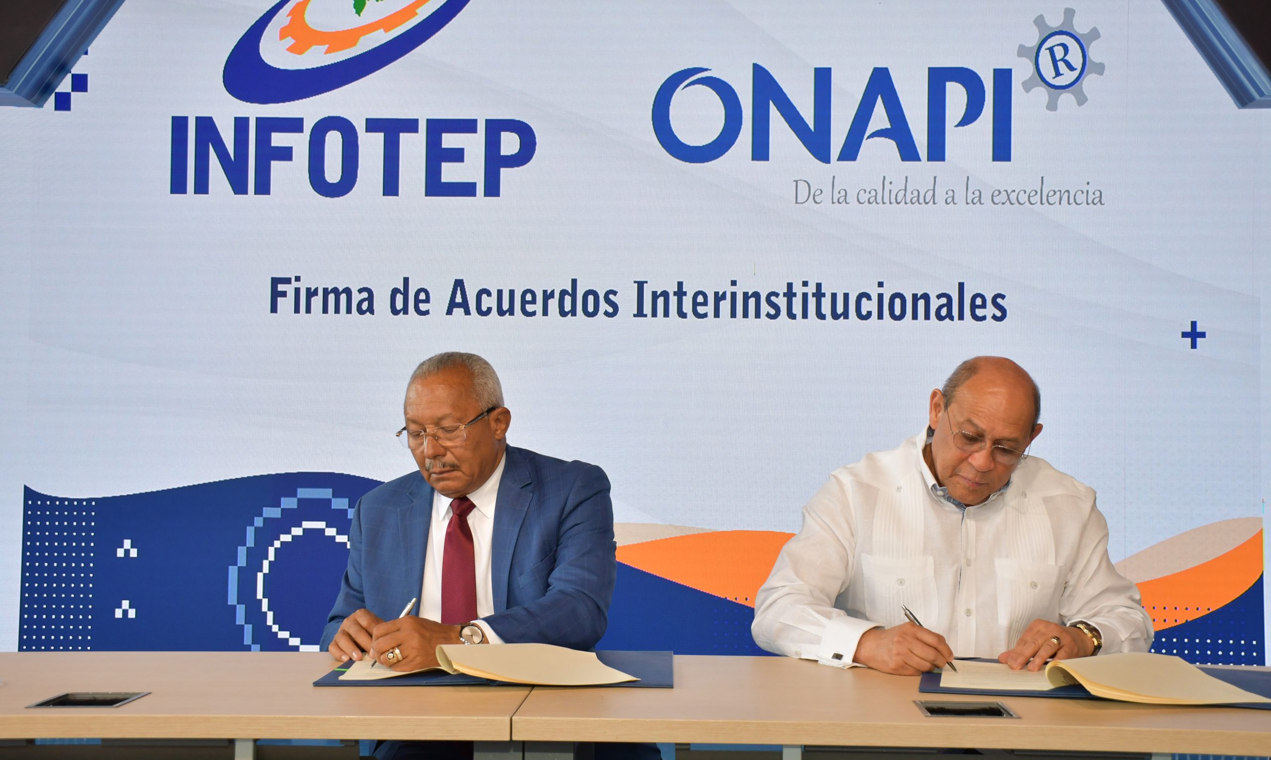 Onapi firma acuerdo para buscar procesos de innovación a la manufactura dominicana
