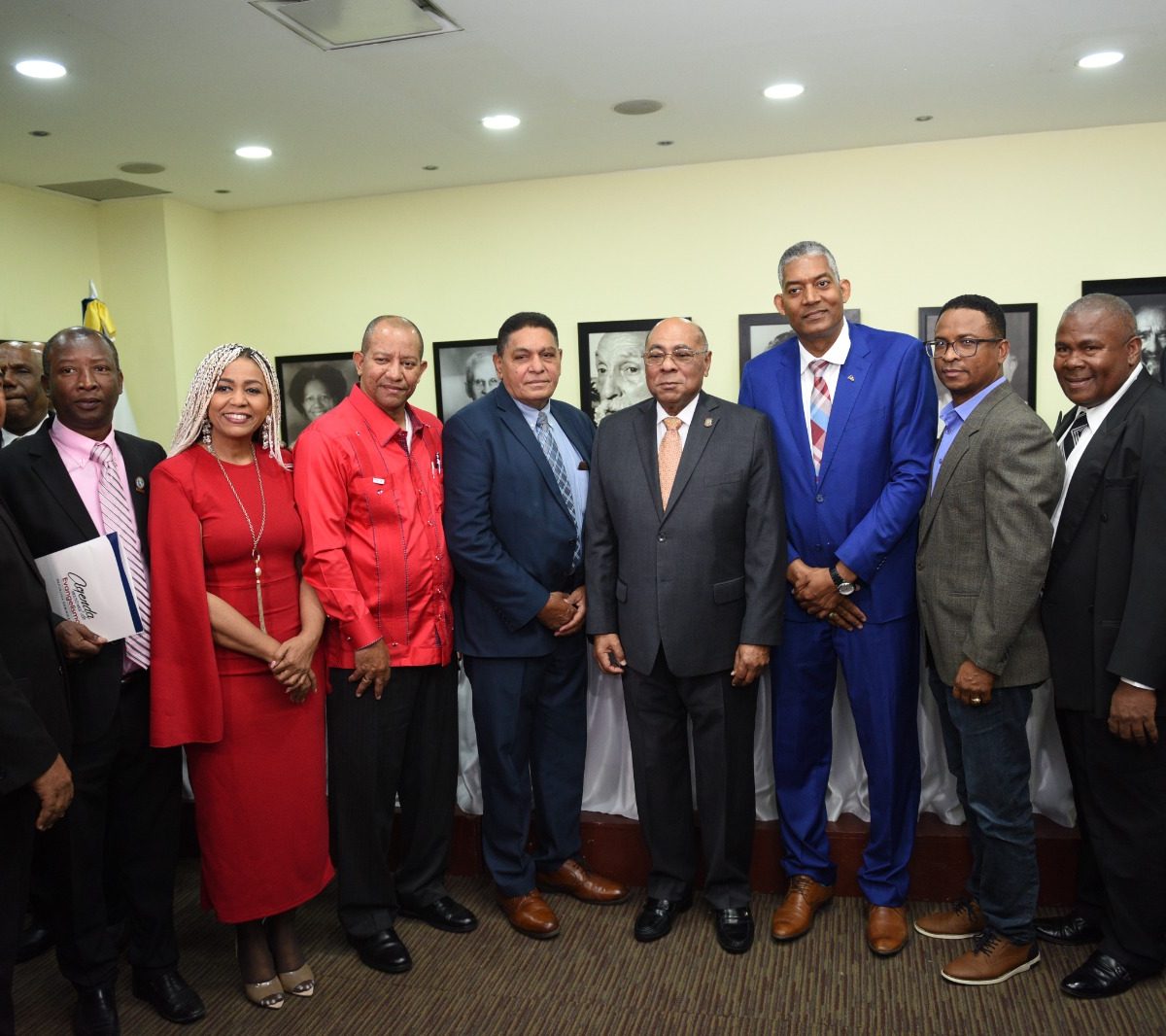 CODUE reconoce trayectoria moral y profesional de Milton Ray Guevara