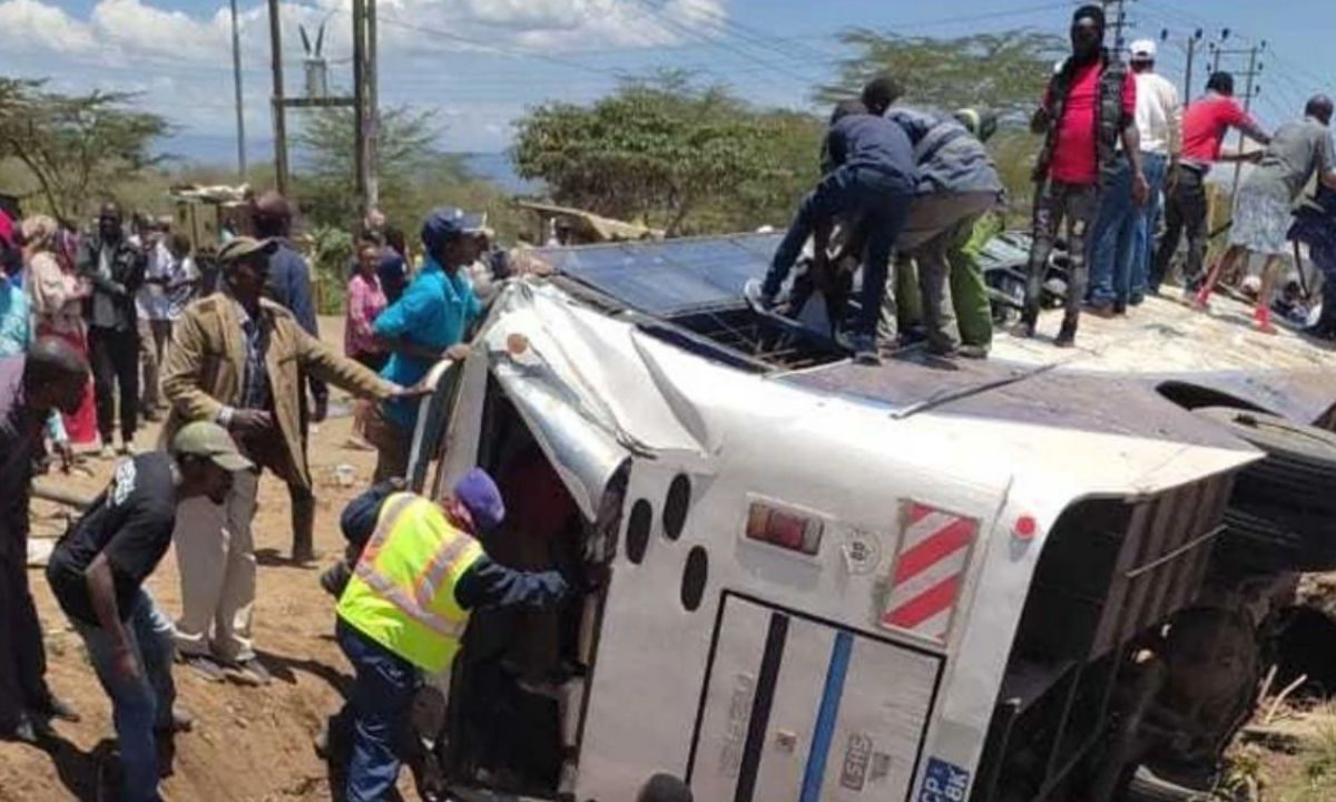 Fallecen 14 personas en accidente de un autobús universitario en Kenia