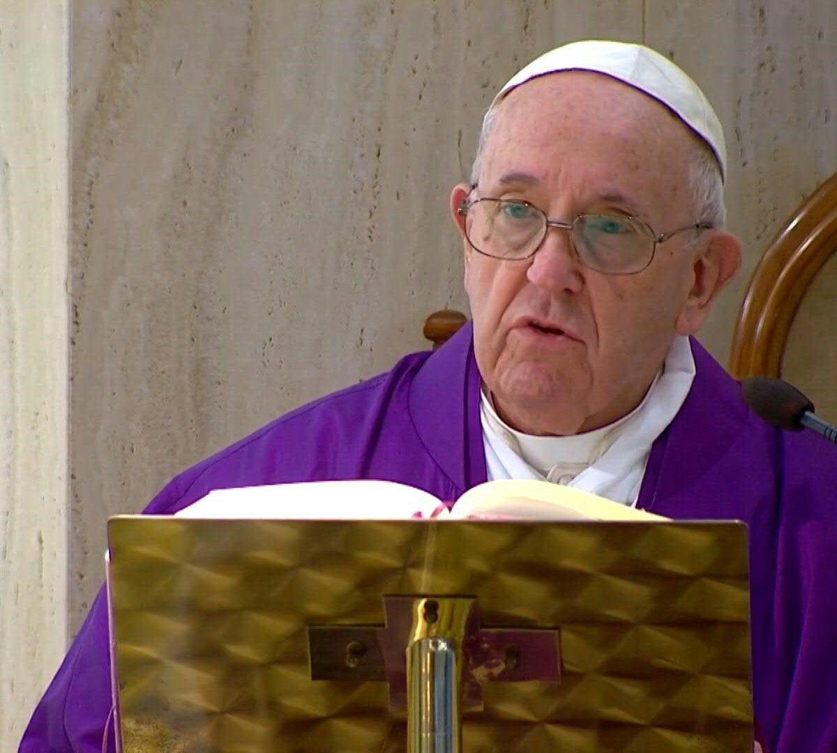 El papa no oficiará algunas misas de Semana Santa por su salud, de acuerdo con medios