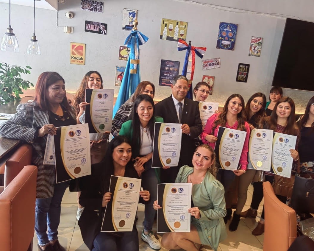 Entidades gradúan más de 170 abogados guatemaltecos en diplomado sobre migración y trata