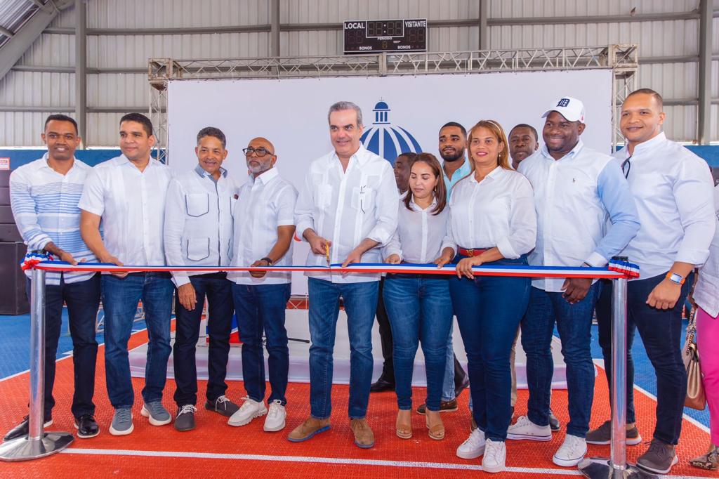 (VIDEO) Abinader entrega la reconstrucción de varias obras a comunidades de La Romana y La Altagracia