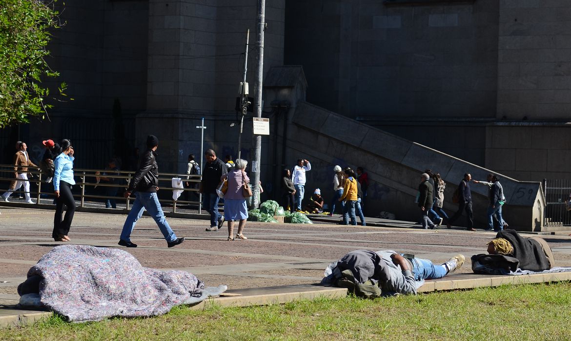 Sao Paulo lanza polémico plan para retirar de la calle a personas sin hogar