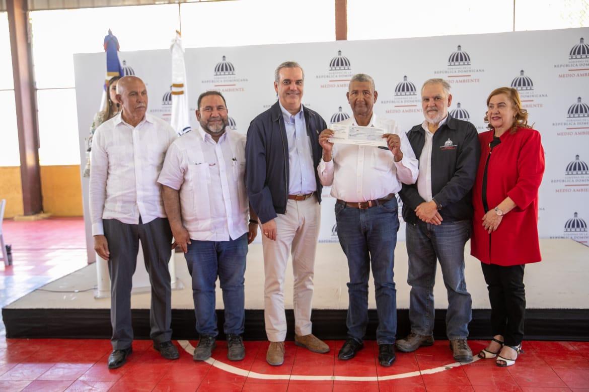 Abinader anuncia plan de acción para regenerar zonas afectadas por incendios en Valle Nuevo y todo el país