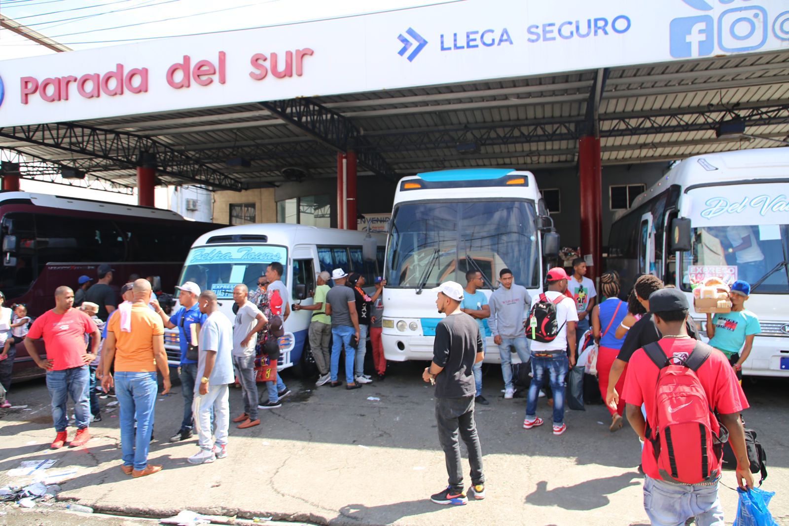 Capitaleños abarrotan paradas de autobuses para viajar al interior a pasar  asueto Semana Santa – El Nuevo Diario (República Dominicana)
